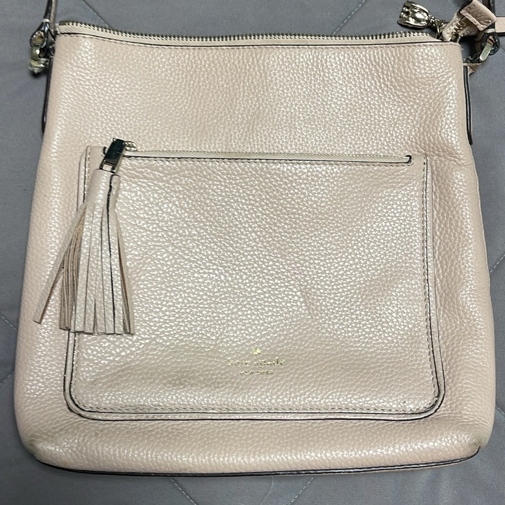 Kate Spade Cream Leather Crossbody with Front Pocket Adjustable Strap Flawed - Picture 3 of 15
